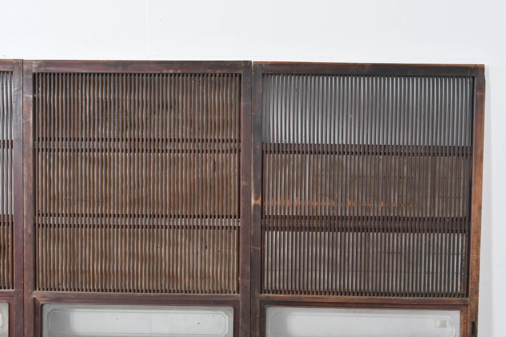 アンティーク建具　昭和初期　細やかな縦桟の裏障子付き格子戸4枚セット　(R-085062)