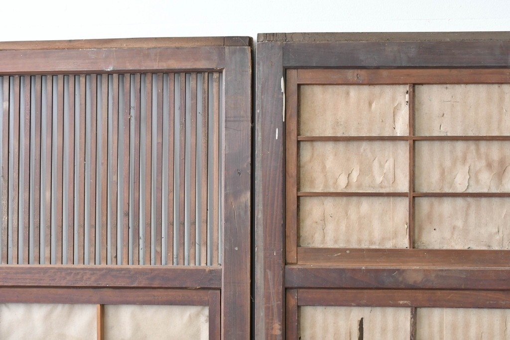 アンティーク建具　昭和初期　細やかな縦桟の裏障子付き格子戸4枚セット　(R-085062)