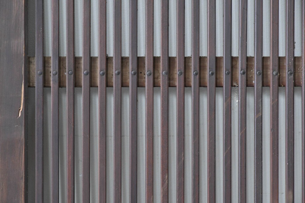 アンティーク建具　昭和初期　細やかな縦桟の裏障子付き格子戸4枚セット　(R-085062)