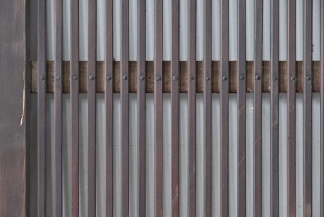 アンティーク建具　昭和初期　細やかな縦桟の裏障子付き格子戸4枚セット　(R-085062)