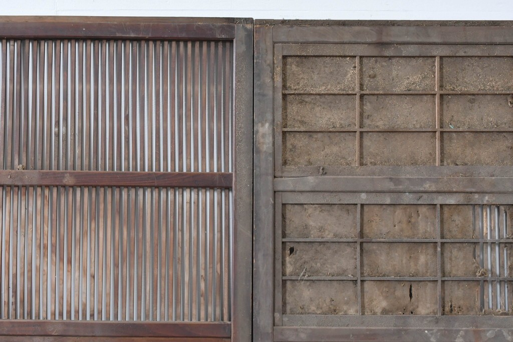 アンティーク建具　昭和初期　細やかな縦桟の裏障子付き格子戸4枚セット　(R-085062)