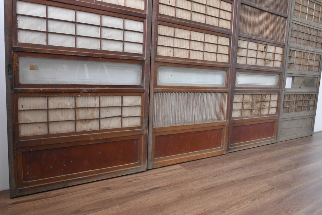 アンティーク建具　昭和初期　細やかな縦桟の裏障子付き格子戸4枚セット　(R-085062)