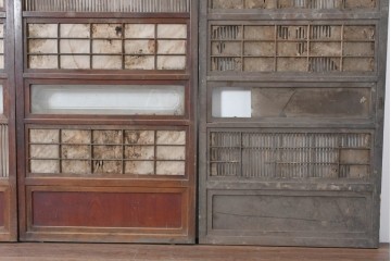 アンティーク建具　昭和初期　細やかな縦桟の裏障子付き格子戸4枚セット　(R-085062)