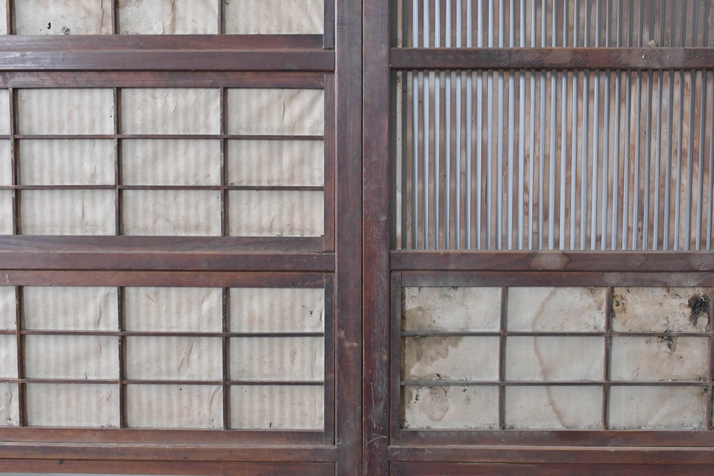 アンティーク建具　昭和初期　細やかな縦桟の裏障子付き格子戸4枚セット　(R-085062)