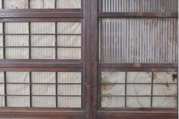 アンティーク建具　昭和初期　細やかな縦桟の裏障子付き格子戸4枚セット　(R-085062)