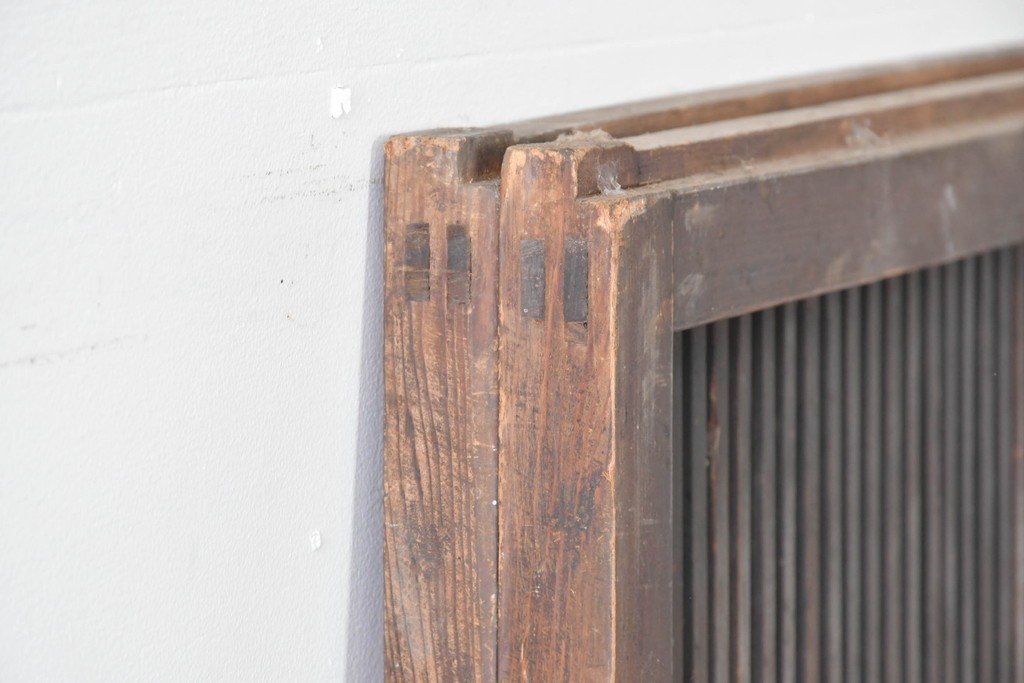 アンティーク建具　大正期　縦桟の意匠が味わい深い格子戸2枚セット　(R-085063)