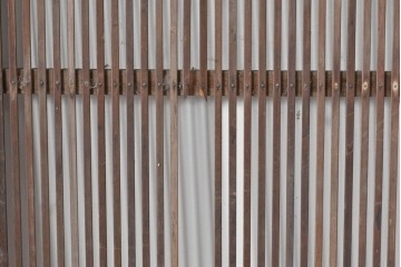 アンティーク建具　大正期　縦桟の意匠が味わい深い格子戸2枚セット　(R-085063)