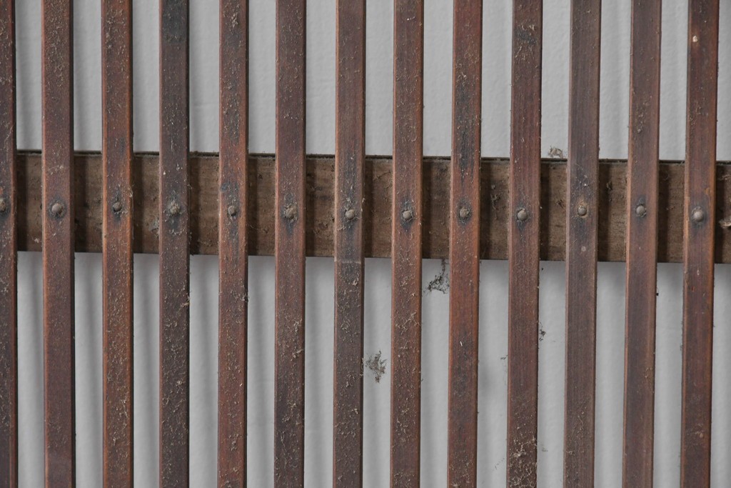 アンティーク建具　大正期　縦桟の意匠が味わい深い格子戸2枚セット　(R-085063)