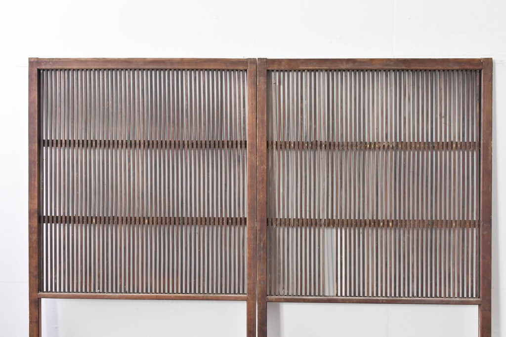 アンティーク建具　大正期　縦桟の意匠が味わい深い格子戸2枚セット　(R-085063)