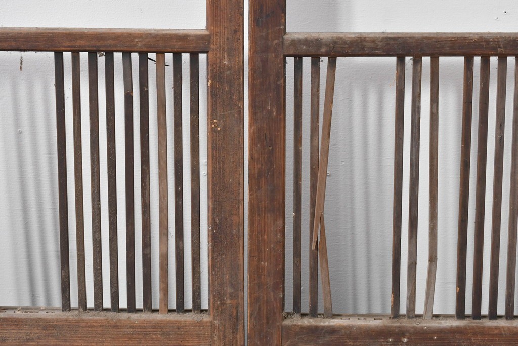 アンティーク建具　大正期　縦桟の意匠が味わい深い格子戸2枚セット　(R-085063)