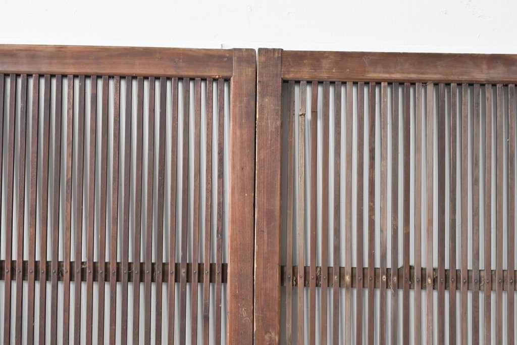 アンティーク建具　大正期　縦桟の意匠が味わい深い格子戸2枚セット　(R-085063)