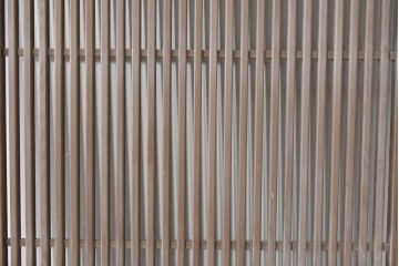 ヴィンテージ建具　昭和後期　上手作り!!　ガラスなし　繊細な縦桟が美しい古い数寄屋の格子戸1枚　(R-085064)