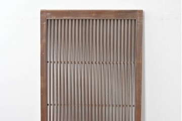 ヴィンテージ建具　昭和後期　上手作り!!　ガラスなし　繊細な縦桟が美しい古い数寄屋の格子戸1枚　(R-085064)