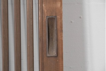 ヴィンテージ建具　昭和後期　上手作り!!　ガラスなし　繊細な縦桟が美しい古い数寄屋の格子戸1枚　(R-085064)