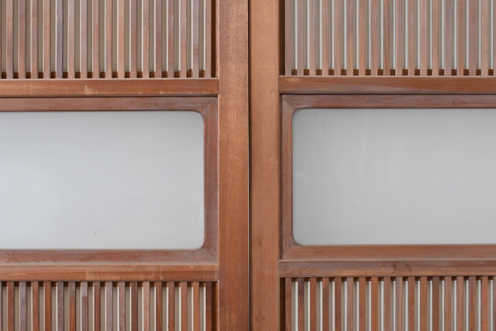 ヴィンテージ建具　昭和中期　ガラス帯に茗荷紋の入った裏障子付き格子戸4枚セット　(R-085065)