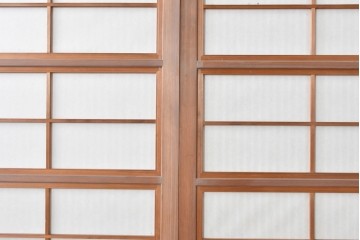 ヴィンテージ建具　昭和中期　ガラス帯に茗荷紋の入った裏障子付き格子戸4枚セット　(R-085066)