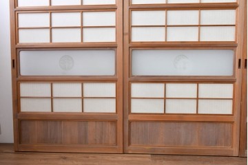 ヴィンテージ建具　昭和中期　ガラス帯に茗荷紋の入った裏障子付き格子戸4枚セット　(R-085066)