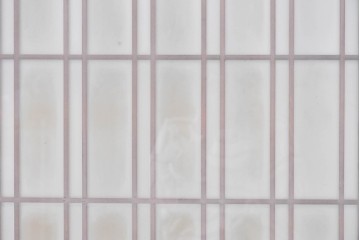 ヴィンテージ建具　昭和後期　温かみのある木色の格子入りガラス開き窓1枚　(R-085069)