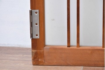 ヴィンテージ建具　昭和後期　温かみのある木色の格子入りガラス開き窓1枚　(R-085069)