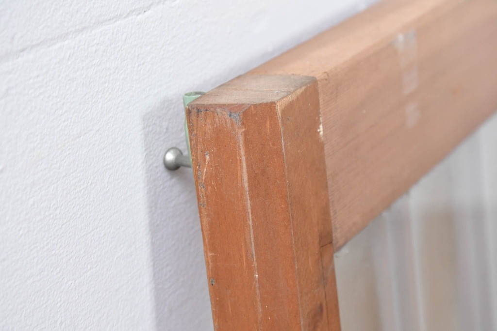 ヴィンテージ建具　昭和後期　温かみのある木色の格子入りガラス開き窓1枚　(R-085069)