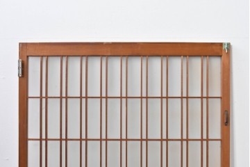 ヴィンテージ建具　昭和後期　温かみのある木色の格子入りガラス開き窓1枚　(R-085069)