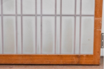 ヴィンテージ建具　昭和後期　温かみのある木色の格子入りガラス開き窓1枚　(R-085069)