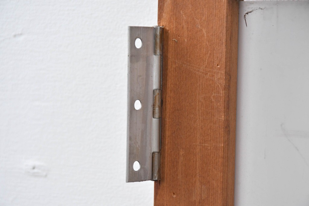 ヴィンテージ建具　昭和後期　温かみのある木色の格子入りガラス開き窓1枚　(R-085069)