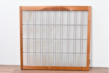 ヴィンテージ建具　昭和後期　温かみのある木色の格子入りガラス開き窓1枚　(R-085069)