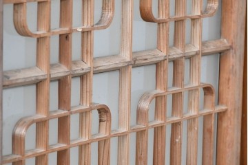 ヴィンテージ建具　昭和後期　片面ガラス入り　端正な組子が趣を添える書院戸4枚セット　(R-085070)