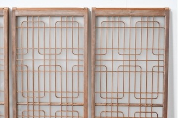 ヴィンテージ建具　昭和後期　片面ガラス入り　端正な組子が趣を添える書院戸4枚セット　(R-085070)