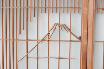 ヴィンテージ建具　昭和後期　片面ガラス　富士を背景に舞う二羽の鶴が彫刻された書院戸2枚セット　(R-085072)