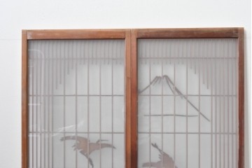 ヴィンテージ建具　昭和後期　片面ガラス　富士を背景に舞う二羽の鶴が彫刻された書院戸2枚セット　(R-085072)