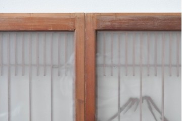 ヴィンテージ建具　昭和後期　片面ガラス　富士を背景に舞う二羽の鶴が彫刻された書院戸2枚セット　(R-085072)