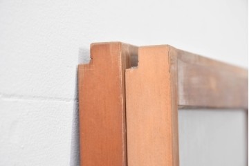 ヴィンテージ建具　昭和後期　片面ガラス　富士を背景に舞う二羽の鶴が彫刻された書院戸2枚セット　(R-085072)