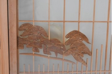 ヴィンテージ建具　昭和後期　上手物　富士山・松・帆船図　彫刻入り　組子意匠が美しい両面ガラスの書院戸4枚セット　(R-085073)