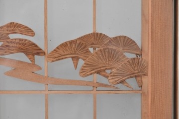 ヴィンテージ建具　昭和後期　上手物　富士山・松・帆船図　彫刻入り　組子意匠が美しい両面ガラスの書院戸4枚セット　(R-085073)