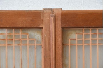 ヴィンテージ建具　昭和中期　彫刻入り　幾何学文様の組子と蓮の透かし彫りが美しい両面ガラス書院戸4枚セット　(R-085074)