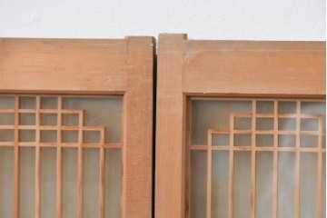 ヴィンテージ建具　昭和中期　彫刻入り　幾何学文様の組子と蓮の透かし彫りが美しい両面ガラス書院戸4枚セット　(R-085074)