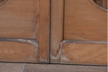 ヴィンテージ建具　昭和中期　彫刻入り　幾何学文様の組子と蓮の透かし彫りが美しい両面ガラス書院戸4枚セット　(R-085074)