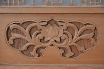 ヴィンテージ建具　昭和中期　彫刻入り　幾何学文様の組子と蓮の透かし彫りが美しい両面ガラス書院戸4枚セット　(R-085074)