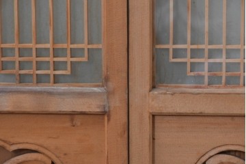 ヴィンテージ建具　昭和中期　彫刻入り　幾何学文様の組子と蓮の透かし彫りが美しい両面ガラス書院戸4枚セット　(R-085074)