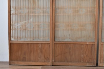 ヴィンテージ建具　昭和中期　彫刻入り　幾何学文様の組子と蓮の透かし彫りが美しい両面ガラス書院戸4枚セット　(R-085074)