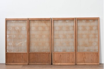 ヴィンテージ建具　昭和中期　彫刻入り　幾何学文様の組子と蓮の透かし彫りが美しい両面ガラス書院戸4枚セット　(R-085074)