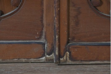 ヴィンテージ建具　昭和中期　彫刻入り　幾何学文様の組子と蓮の透かし彫りが美しい両面ガラス書院戸4枚セット　(R-085074)