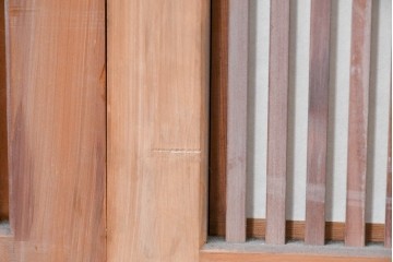 ヴィンテージ建具　昭和中期　縦桟と障子がうみだす陰影が上品な裏障子付き格子窓4枚セット　(R-085075)