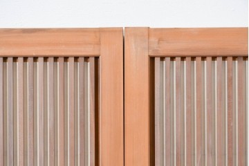 ヴィンテージ建具　昭和中期　端正な縦桟が美しく連なる裏障子付き格子窓4枚セット　(R-085076)