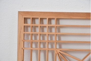 ヴィンテージ建具　昭和後期　華やかな麻の葉組子と松図彫刻の欄間1枚　(R-085077)