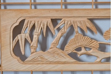 ヴィンテージ建具　昭和後期　華やかな麻の葉組子と松図彫刻の欄間1枚　(R-085077)