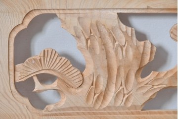 ヴィンテージ建具　昭和後期　華やかな麻の葉組子と松図彫刻の欄間1枚　(R-085077)