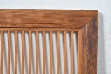 ヴィンテージ建具　昭和中期　すっきりとした直線の美しさが際立つ格子欄間2枚セット　(R-085078)